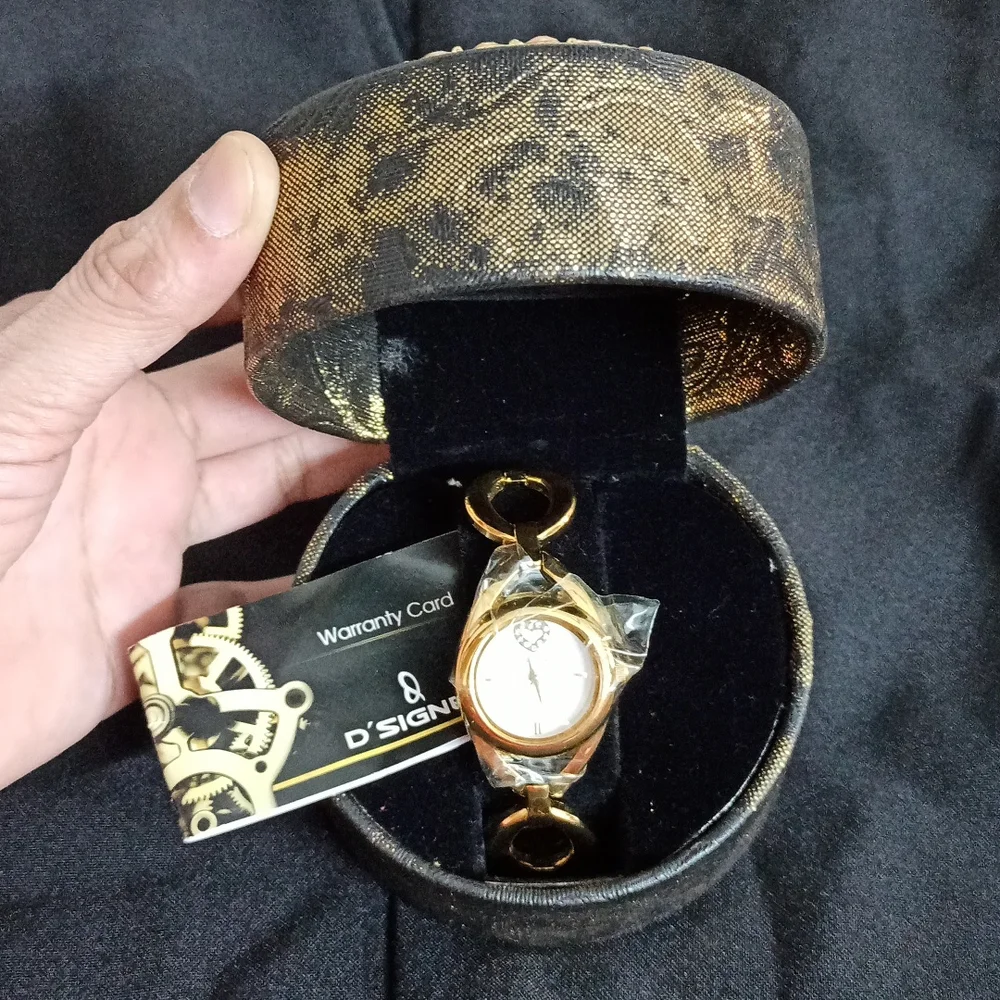 D'signer Ladies Wrist Watch - Picture 1 of 10